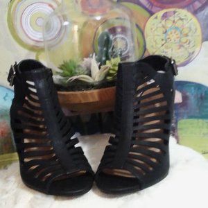 NWOT Diana Women's Heels